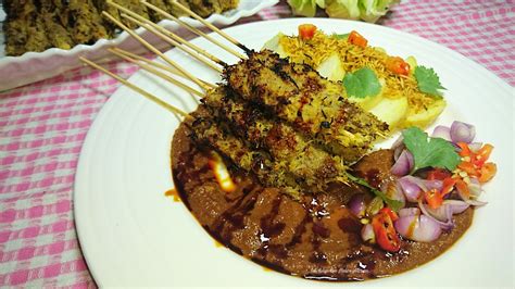 Ambil 3 lembar kertas minyak yang ada plastiknya dibagian atas beri 4 . Cara Membuat Sate Ayam Dengan Mudah Dan Praktis
