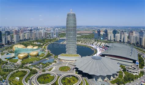 Zhengzhou, china, is also known as iphone city, for the large foxconn factory that employed as many as 350,000 people and made half of the world's iphones.this factory city came to a halt on. Zhengzhou henan China redactionele stock afbeelding ...