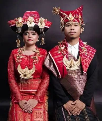 Mengenal Pakaian Adat Sumatera Utara Serta Karakteristiknya Varia Katadata Co Id