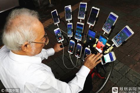 Pokemon Go Grandpa Is Back And Now He Has 64 Smartphones