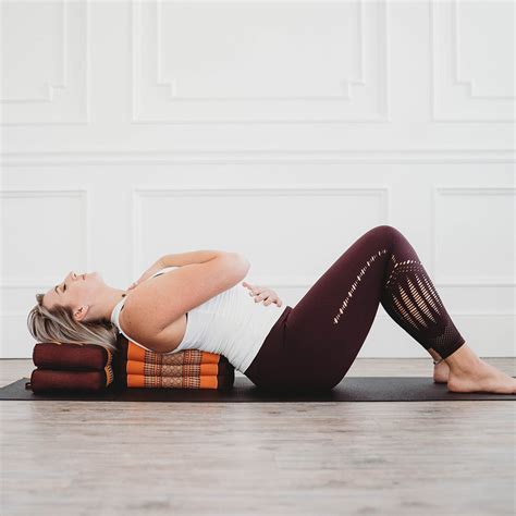 Zafuko Foldable Yoga Meditation Cushion Hugger Mugger
