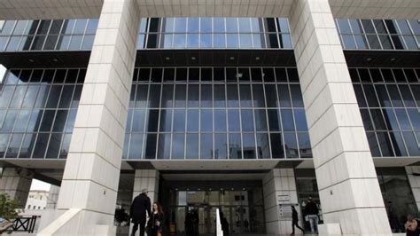 Συναγερμός έχει σημάνει στην πυροσβεστική υπηρεσία για μεγάλη φωτιά που μαίνεται στην πάτρα, ανάμεσα σε βούντενη και συχαινά. Φωτιά στο Εφετείο - Εκκενώθηκε ο χώρος - Σκάι Πάτρας
