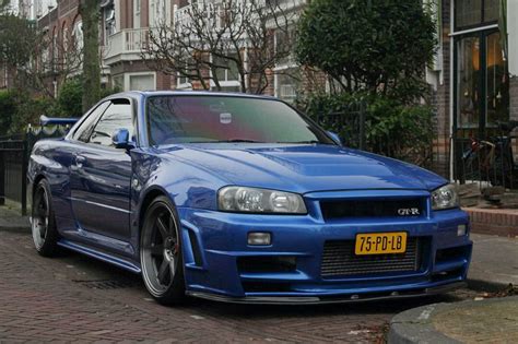 Information on vin, production, models, colours and more! Nissan Skyline R34 GTR Nismo R-Tune in my hometown today!
