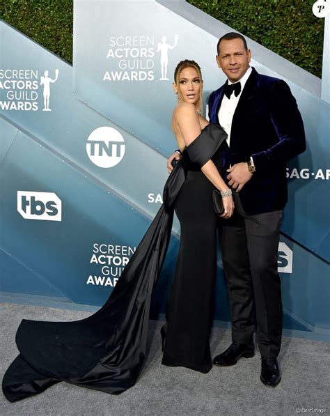 Jennifer lopez and ben affleck make subtle instagram debut as a couple in leah remini's birthday video. Jennifer Lopez en couple ? Gros rapprochement, en secret ...