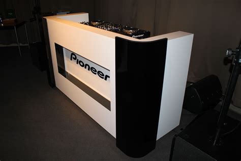 It's a fun and detailed dj table! Pioneer DJ