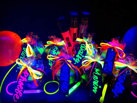 Glow In The Dark Party Decorations And Ideas Light Up Wear Glow Stick Party Neon Birthday