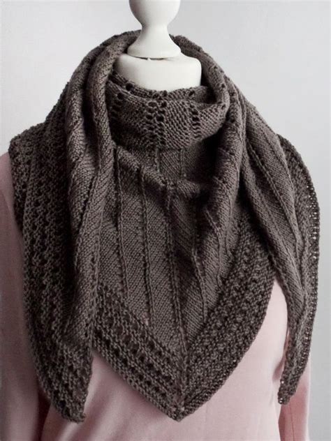 Strickanleitung für ein anderes lochmuster. Strickanleitung Dreiecktuch Luma mit Lochmuster Streifen ...