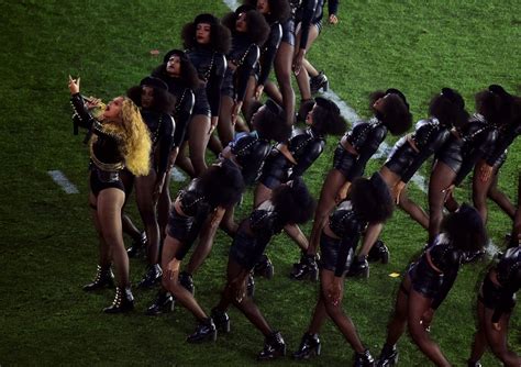 Beyoncés Formation Video Super Bowl Gig Spark Uproar Cbc News