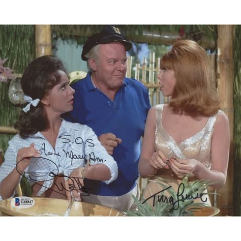 Dawn Wells And Tina Louise Signed Gilligans Island 8x10 Photo