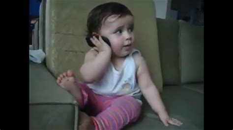 Bebê falando ao celular idioma bebenês Laidley View