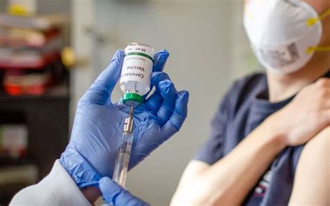 Ardından, yüzde 95 etkili olan aşıyı ilk kez alan gönüllülere ulaşarak yaşadığı yan etkileri sordu. Alman aşısı yan etkileri neler? | Pfizer/BioNTech aşısı ...
