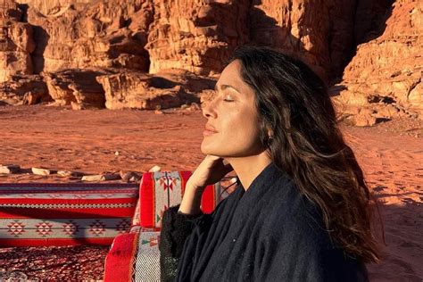 Salma Hayek Presume Sus Lujosas Vacaciones A Jordania Tiempo X