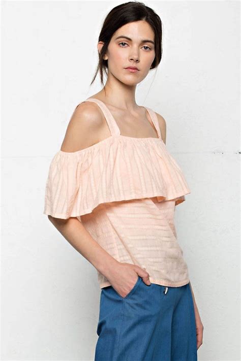off the shoulder top in cotton with ruffled overlay at the neck line and wide straps content