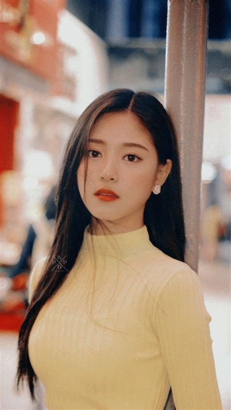 현진 이달의소녀 hyunjin onethird loona kpop girl groups korean girl groups kpop girls south