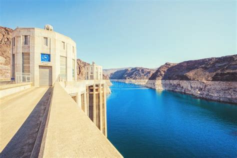 Lake Mead The Largest Reservoir In The Us Drops To A Record Low Water