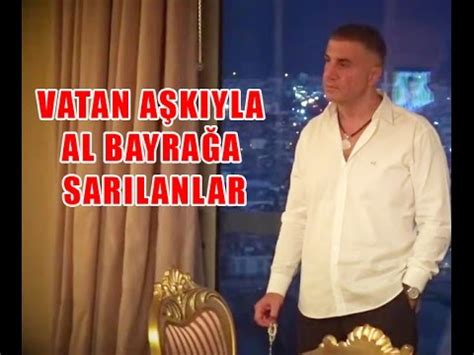 Sedat peker, yayınladığı son videoda bir kez daha i̇çişleri bakanı soylu'yu hedef aldı ve cumhurbaşkanı erdoğan'a seslenerek keşke erdoğan'a yönelik 'bir dahaki videoda helalleşeceğiz' ifadesini kullanan peker, uyuşturucu trafiğinde binali yıldırım'ın oğlunun olduğunu bir kez daha yineledi. SEDAT PEKER; VATAN AŞKIYLA AL BAYRAĞA SARILANLAR - YouTube