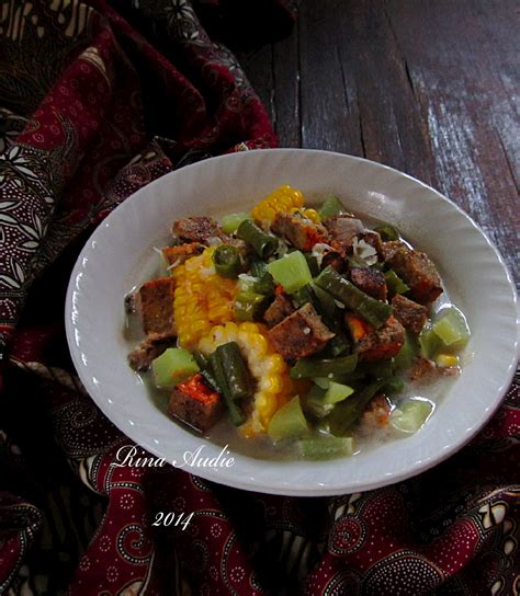 Lalu tutup kembali dengan belahan kue yang satunya tadi. Oncom Masak Lodeh - D a p u r M a n i s