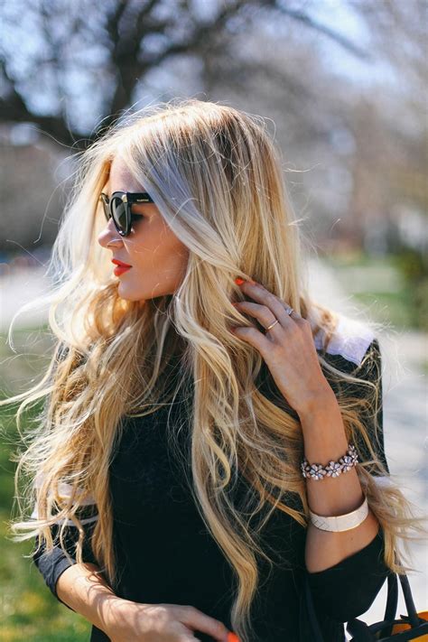 Sparkly And Sassy Barefoot Blonde Hair Styles Long Hair Styles