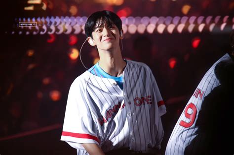 Jinyoung (wanna one) #kang daniel #park jihoon #hwang minhyun #ong seongwu #lai kuanlin #ha sungwoon #park woojin #bae jinyoung #kim jaehwan #lee daehwi #yoon jisung. Wanna-One - Bae Jinyoung | คนดัง