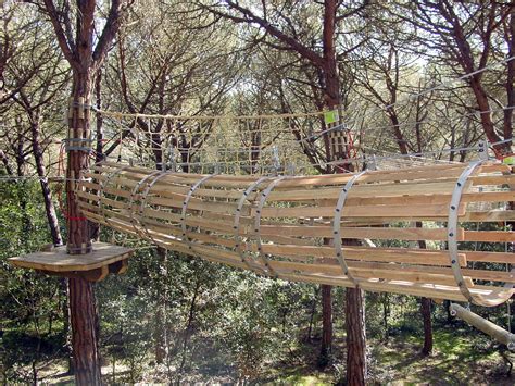Park canopy enhances the green space with its natural potential. Canopy-Park_Forestal_Gallery_04 - Vertikalist