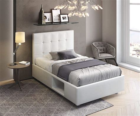 Uso diversi metodi per riportarmi i segni di dove andranno i fori, uno è questo. Letto "Bau-Bed" una piazza e mezza, con vano contenitore imbottito e con cuccia per cane ...