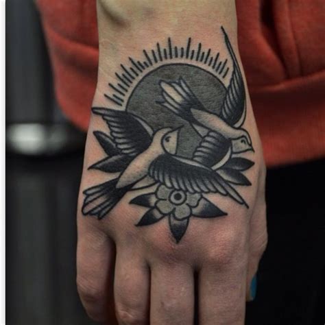 15 beautiful hand tattoos for both men and women pretty designs