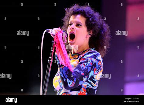 Woman Rock Singer Hi Res Stock Photography And Images Alamy