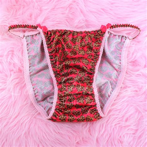 Valentines Lace Duchess Classic 80s Cut Hot Pink Leopard Heart Print