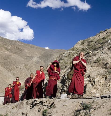 Tíbet Monjes Budistas Himalaya Imagen De Archivo Editorial Imagen