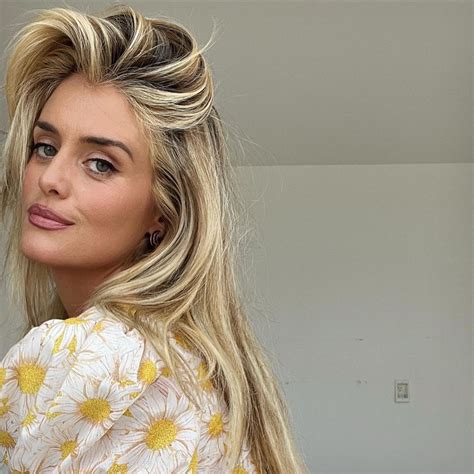 Get The Look Daphne Oz Shares Summer Beauty Makeup Routine