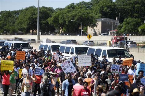 chicago anti gun violence march protesters shut down part of dan ryan expressway today live