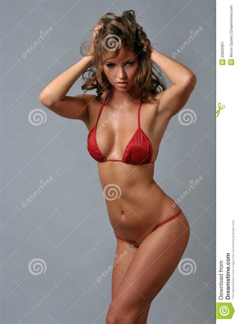 Sexy Vorbildliche Aufstellung Im Roten Bikini Stockbild Bild Von Mädchen Dame 29925957