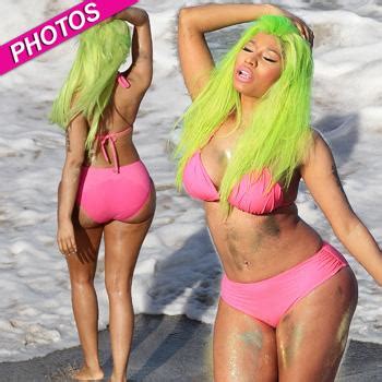 Super Booty Nicki Minaj Flaunts Her Awesome Assets In A Pink Bikini
