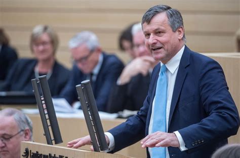 Aufmerksamkeit haben rülke und seine liberalen dringend nötig. FDP im Landtag in Stuttgart: Liberale wollen ...