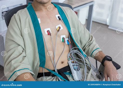 Electrocardiograma O Monitorizaci N Card Aca Usando Holgura Para