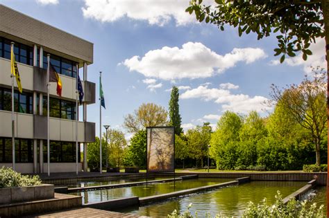 Deze startpagina gaat over zwijndrecht. Installatie permanent kunstwerk (Zwijndrecht) / Binnenplein 1, Zwijndrecht / sept 2017 - Pieter ...