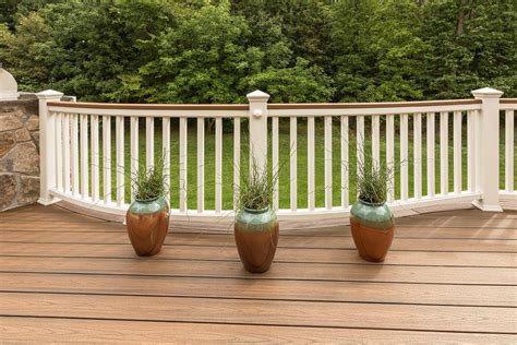 Metal rails, slender staircase pickets and glass panel inserts on the upper. Top 18 Deck Railing Ideas & Designs | Decks.com by Trex