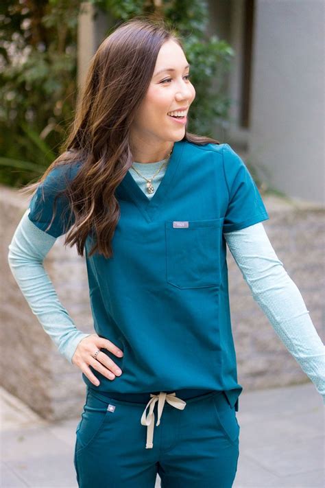 Figs Underscrub Top And Jogger Pant Review Medical Scrubs Outfit