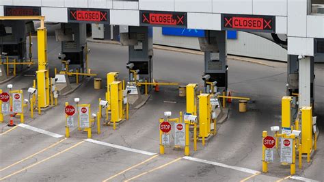 Canada Us Extend Border Closure To Non Essential Travel