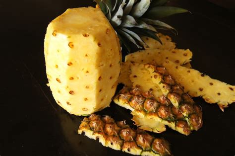 How To Peel And Cut A Pineapple A Photographic Guide