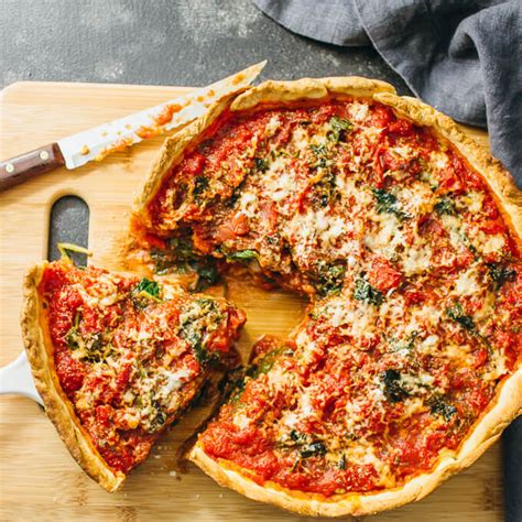 Chicago deep dish pizza with spinach - Savory Tooth
