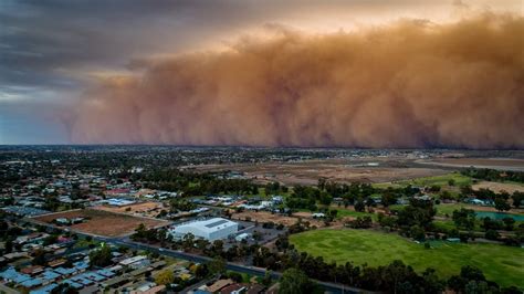 Massive Dust Storm Brings Total Darkness Into Mildura