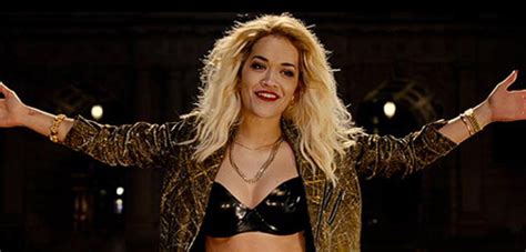 Sängerin Rita Ora als Mia in Fifty Shades of Grey