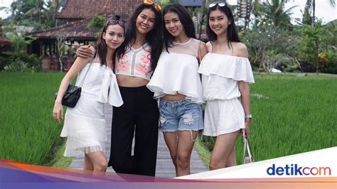 Foto 10 Puteri Indonesia Yang Jadi Kontroversi Karena Pakai Bikini