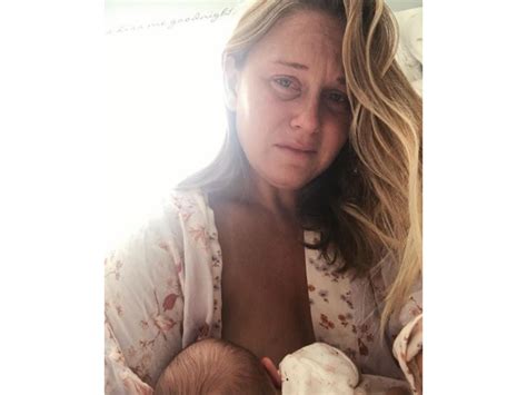 Moms Raw Photo Shows The Painful Side Of Breastfeeding ‘why Is This