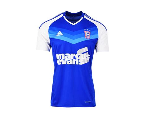 The original badge depicted a robin inside a shield with the letters stfc in the four corners, this changed to the steam train badge which was a coat of arms for the club based heavily on the coat of arms used by the local council. Ipswich Town FC | Championship 2016/17 kits confirmed (so ...