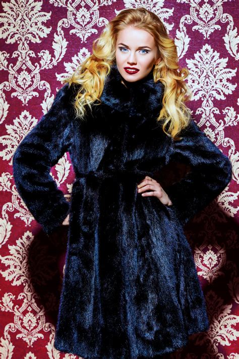 fashion beautiful blonde woman wearing mink fur coat hd picture 01 free
