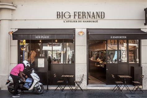 Le Logo De Big Fernand Devant Leur Atelier Restaurant Local Big