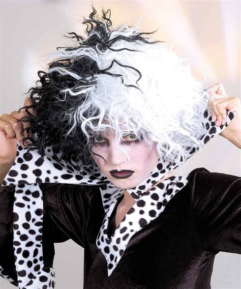 Cruella can't quite answer the question of why its title character needed an origin story, but this dazzling visual feast is awfully fun to watch whenever its leading ladies lock horns. Perruque cruella - Perruque de déguisement - P80001 ...