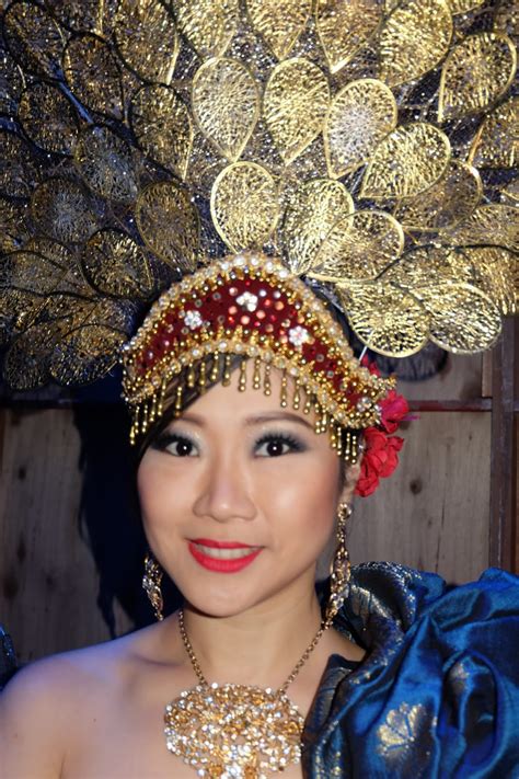 Siti nurhaliza is famous in rendering the song about princess walinong sari. siti wan kembang - JungleKey.in Image